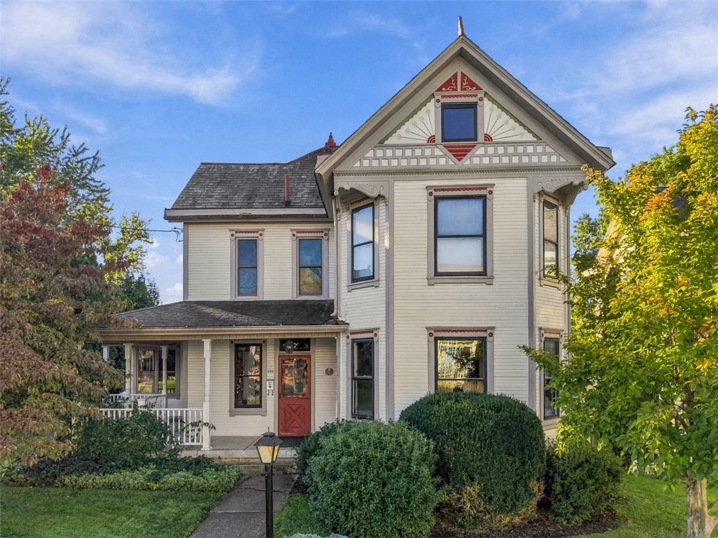 Exterior of 352 E New Castle Street, Zelienople, PA 16063