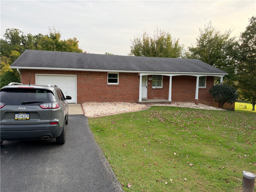 Exterior of 933 Youngstown Ridge Rd, Latrobe, PA 15650