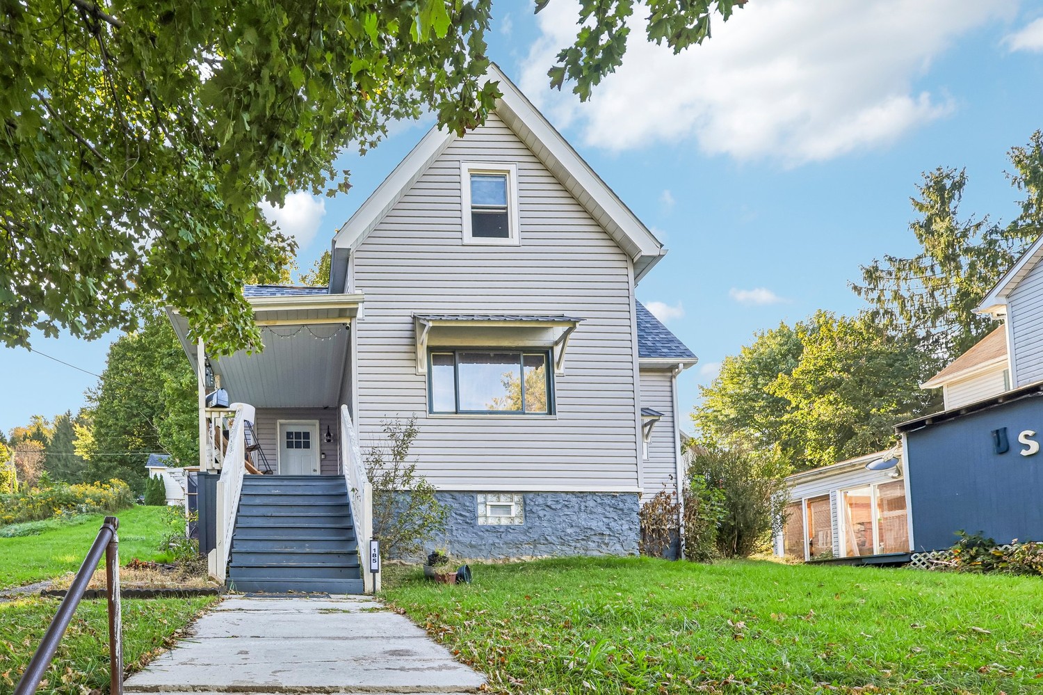 Exterior of 185 Center Ave, Burgettstown, PA 15021