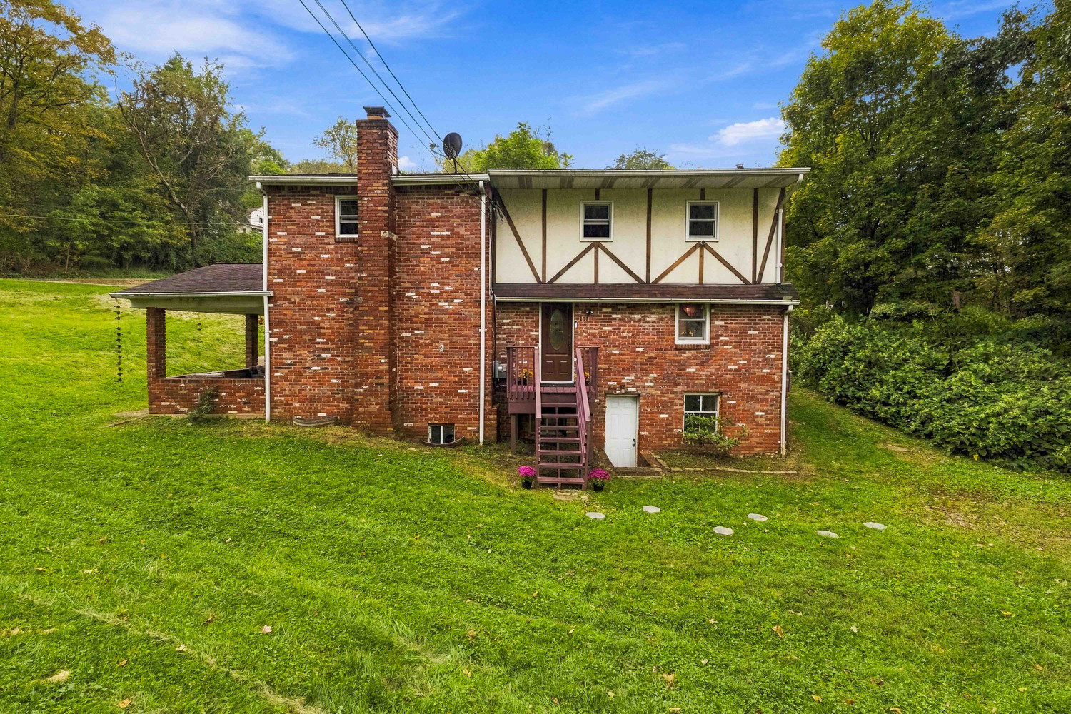 Exterior of 157 Wallace DRIVE, Monroeville, PA 15146