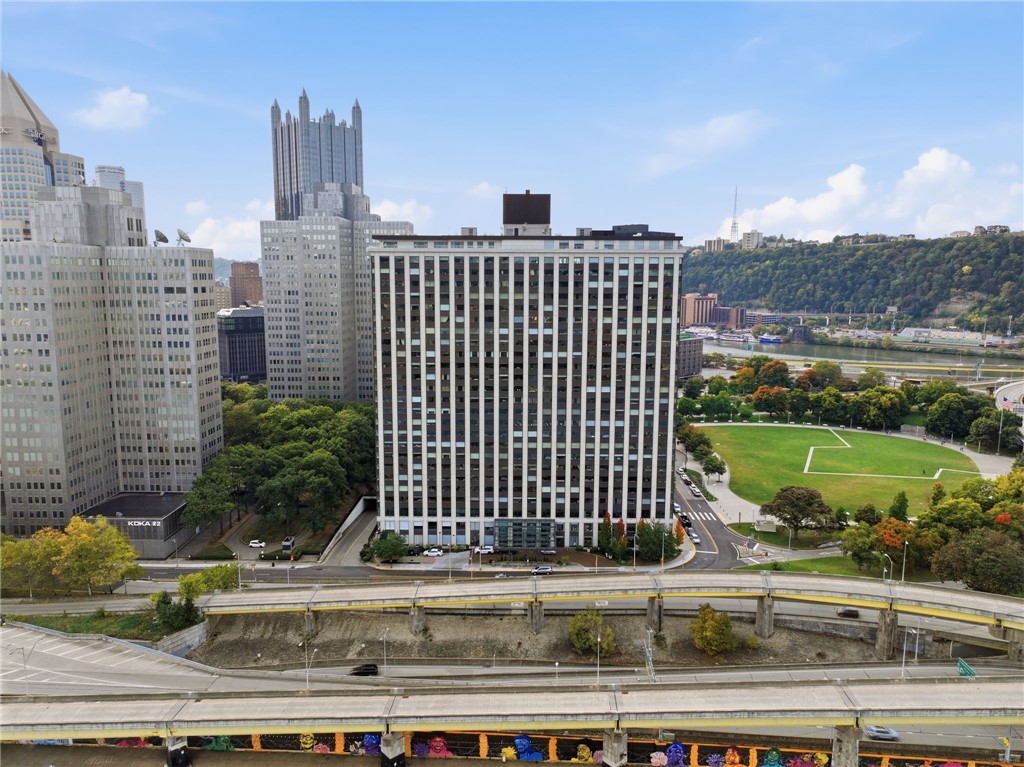 Exterior of 320 Fort Duquesne Blvd 21H, Pittsburgh, PA 15222