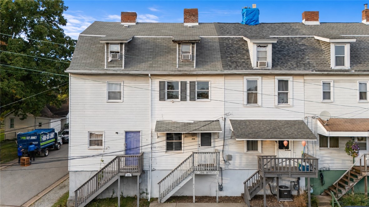 Exterior of 555 Peter St, Verona, PA 15147