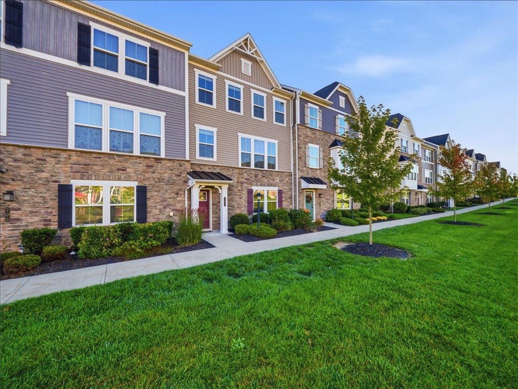 Exterior of 707 Truth Ln, Cranberry Twp, PA 16066