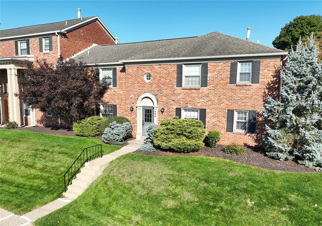 Exterior of 690 Robinwood B, PA 15216