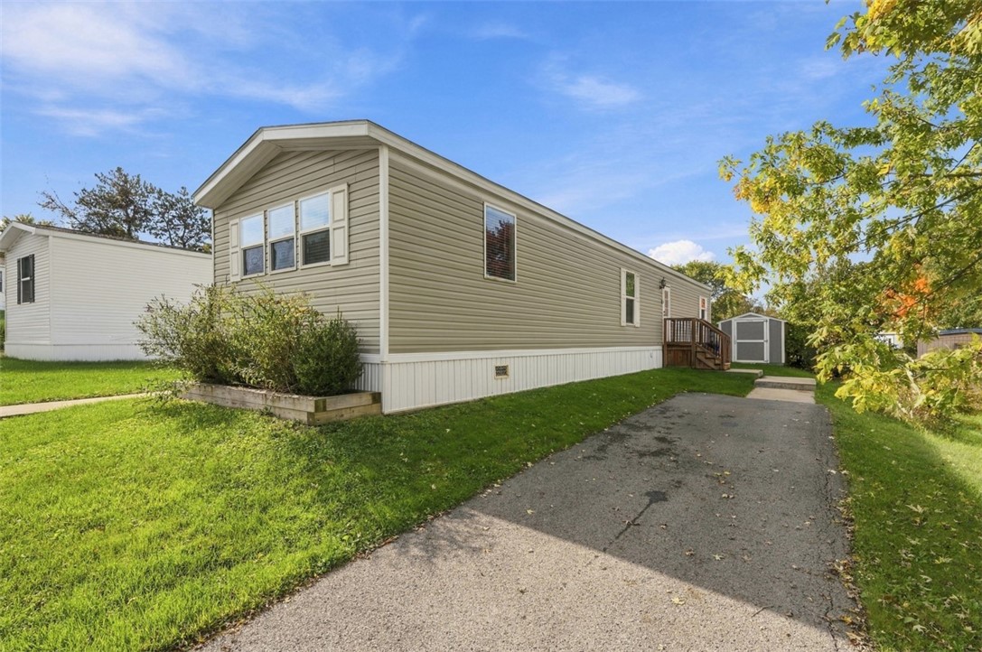Exterior of 54 South East Drive, Oakdale, PA 15071
