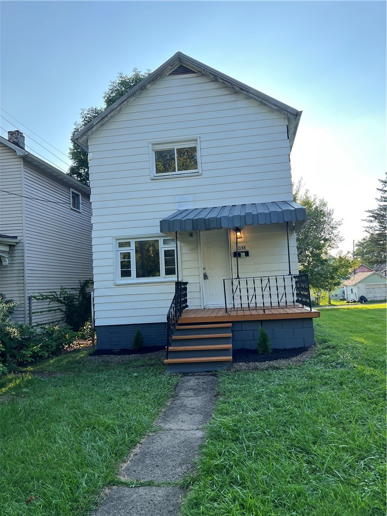 Exterior of 1038 Hamilton Ave, Farrell, PA 16121