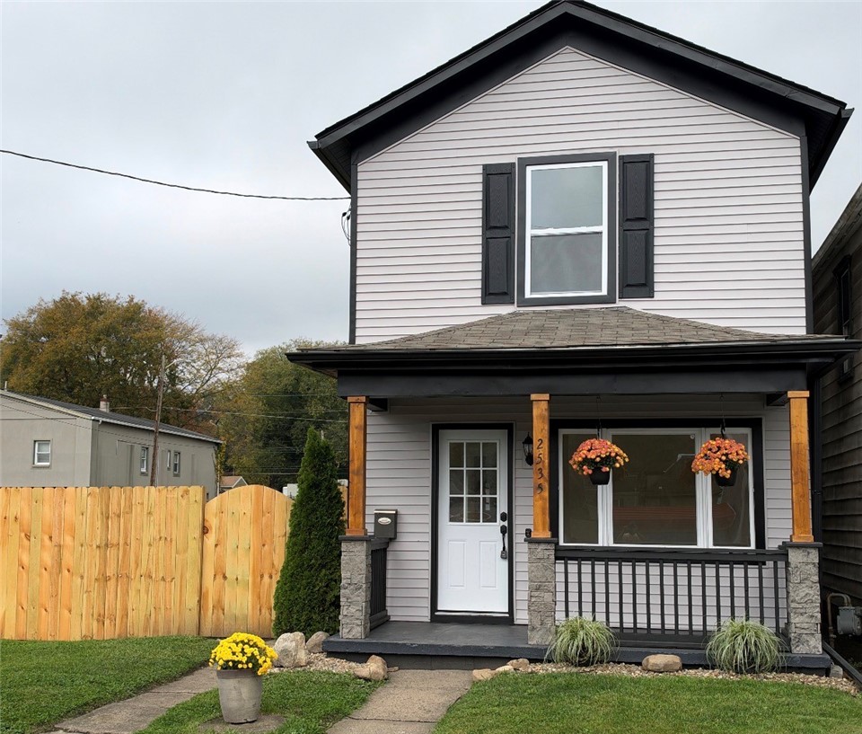 Exterior of 2535 8th Ave, Beaver Falls, PA 15010