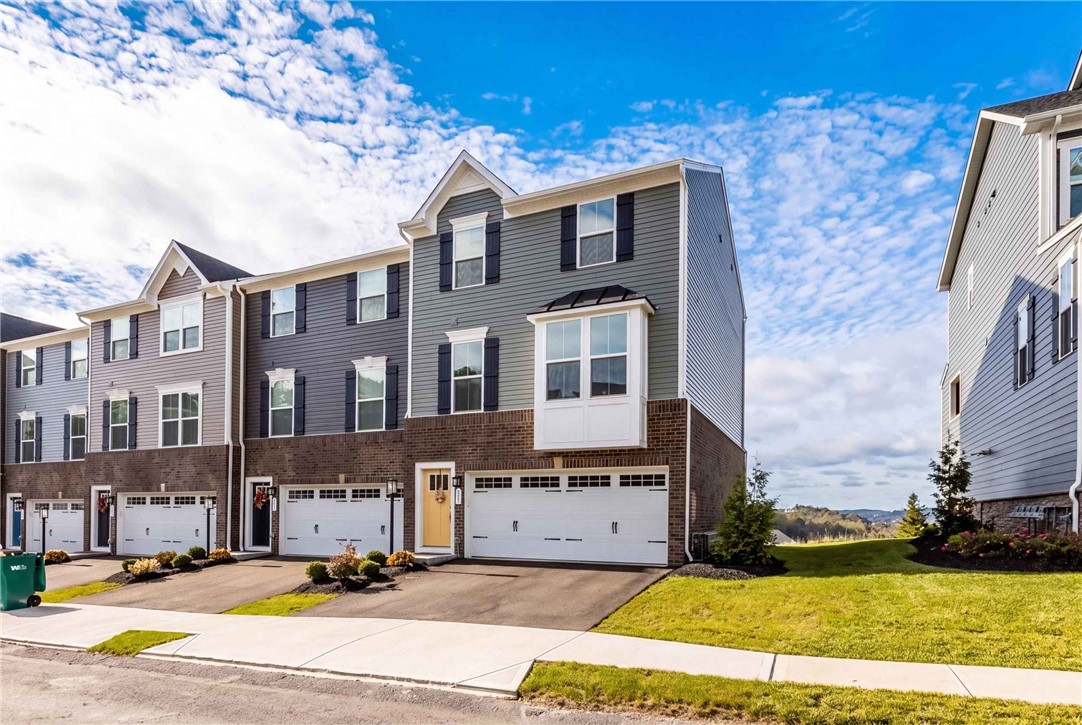 Exterior of 218 Yellowwood Ct, Washington, PA 15301