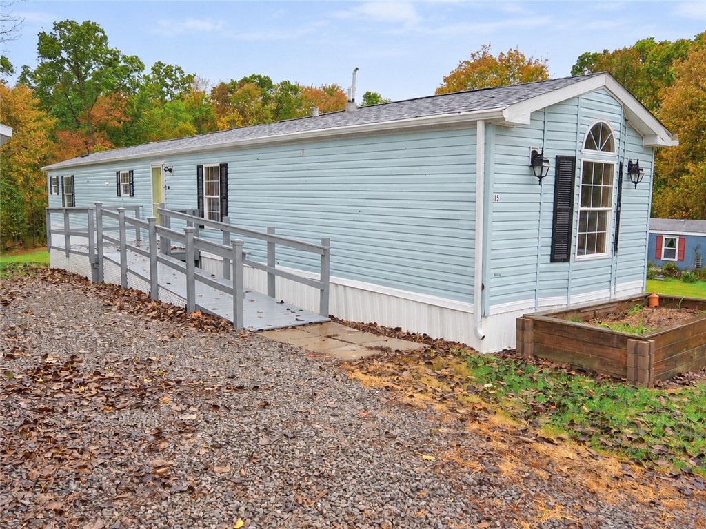 Exterior of 15 Lou-Lin-Mar, West Sunbury, PA 16061