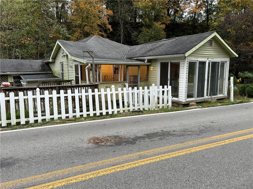 Exterior of 1908 Pleasantville Rd, Natrona Heights, PA 15065