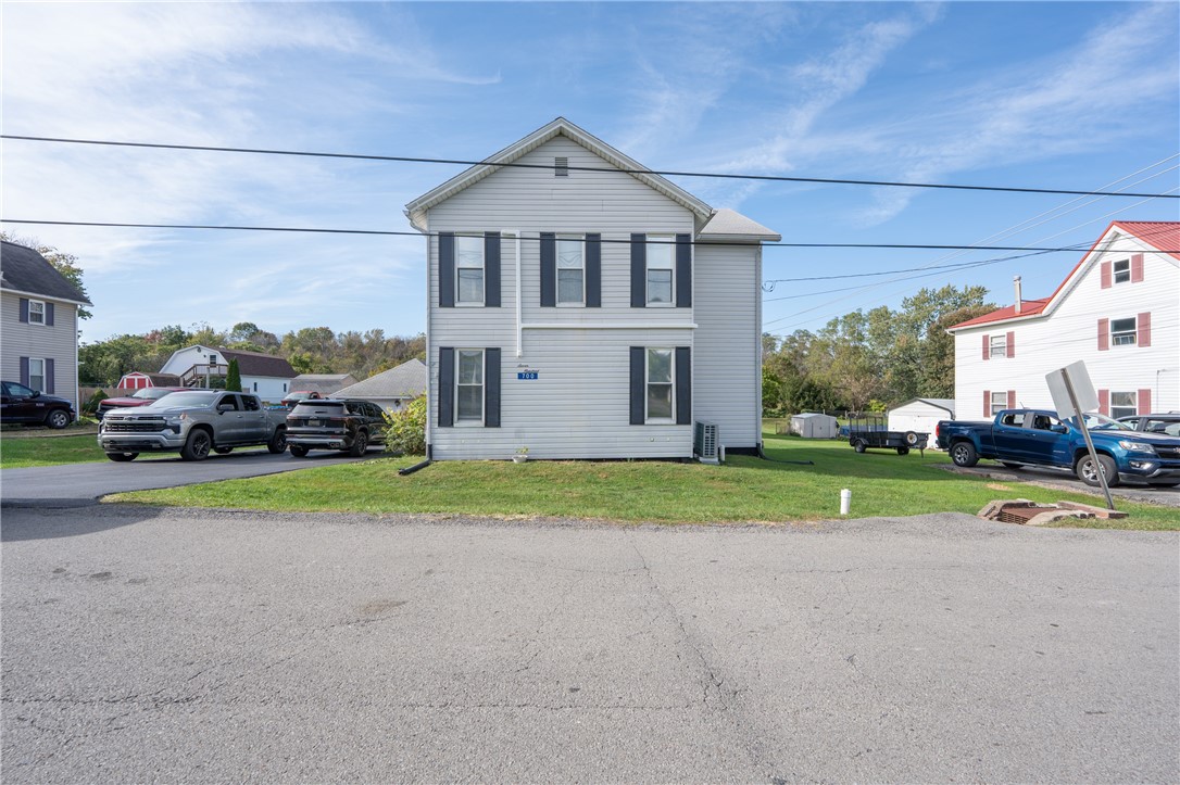 Exterior of 700 W 1st Ave, Derry, PA 15627