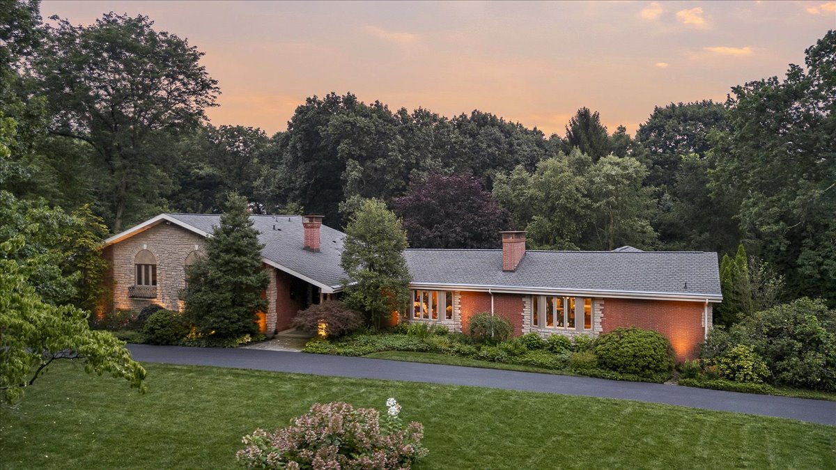 Exterior of 136 South DRIVE, Pittsburgh, PA 15238