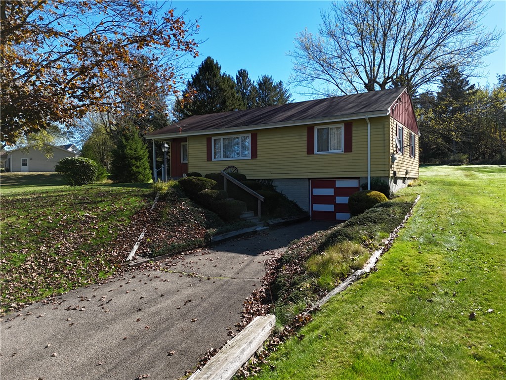 Exterior of 282 Pleasant View Dr, Kittanning, PA 16201