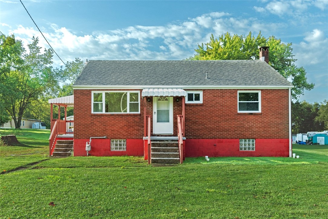Exterior of 147 W Pennsylvania Avenue, New Stanton, PA 15601