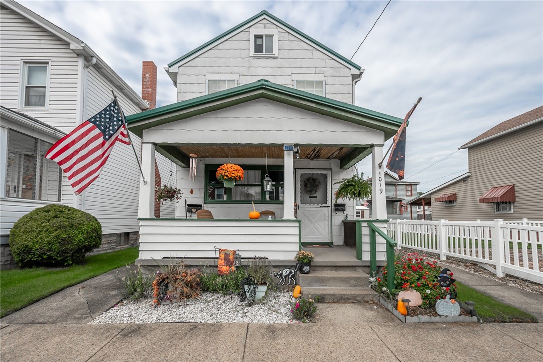 Exterior of 1019 6th Ave, Ford City, PA 16226