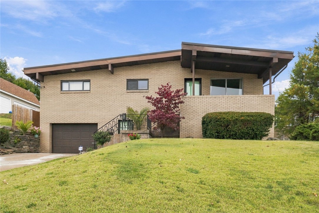 Exterior of 2308 Vermont Avenue, West Mifflin, PA 15122