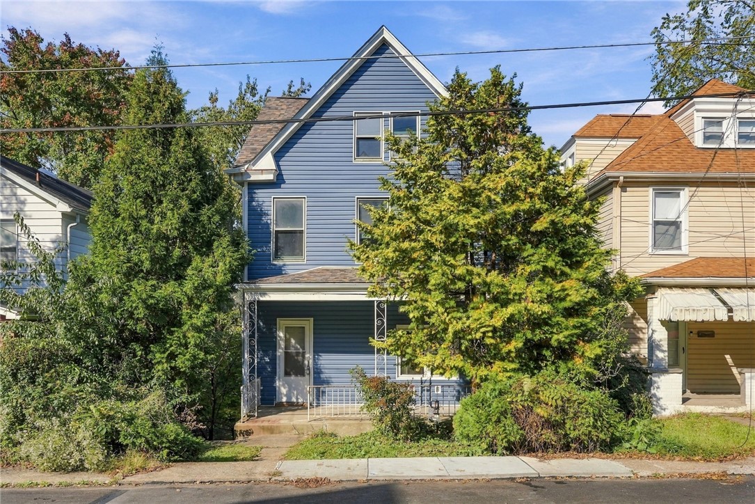 Exterior of 2010 Plainview Ave, Pittsburgh, PA 15226