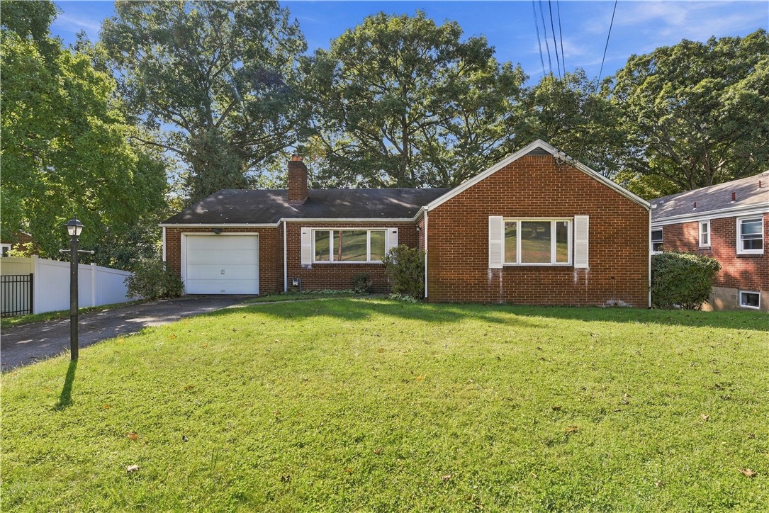Exterior of 1405 N Spring Street, Glenshaw, PA 15116
