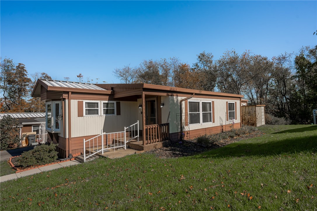 Exterior of 123 Pembrooke Dr, Delmont, PA 15626
