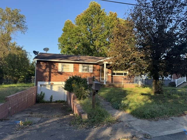 Exterior of 922 Anne Ave, Charleroi, PA 15022