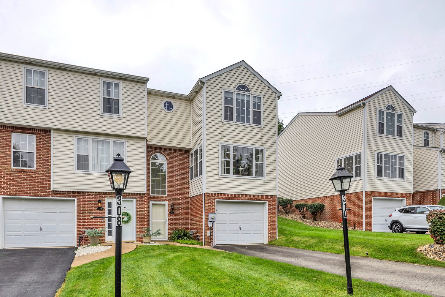 Exterior of 310 Links COURT, Delmont, PA 15626