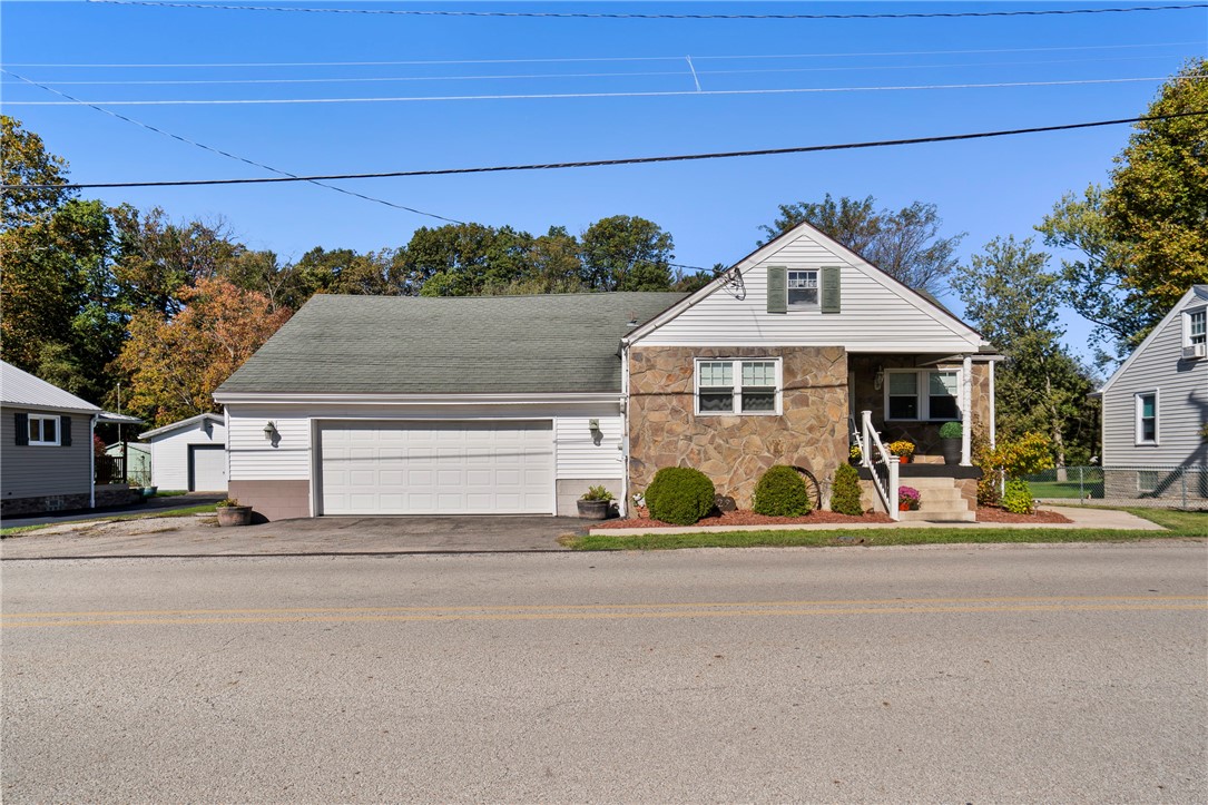 Exterior of 129 Township Drive, Uniontown, PA 15401