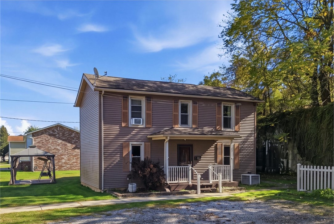 Exterior of 106 1st Street, Freeport, PA 16229