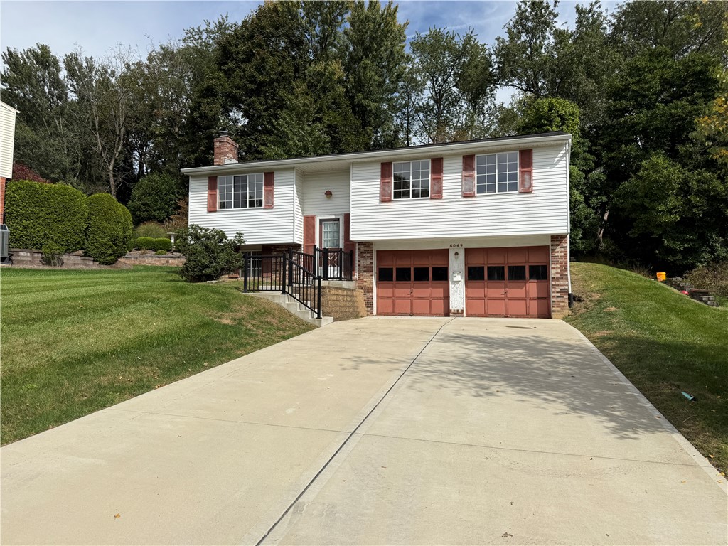 Exterior of 6049 Ramsgate Dr, Bethel Park, PA 15102