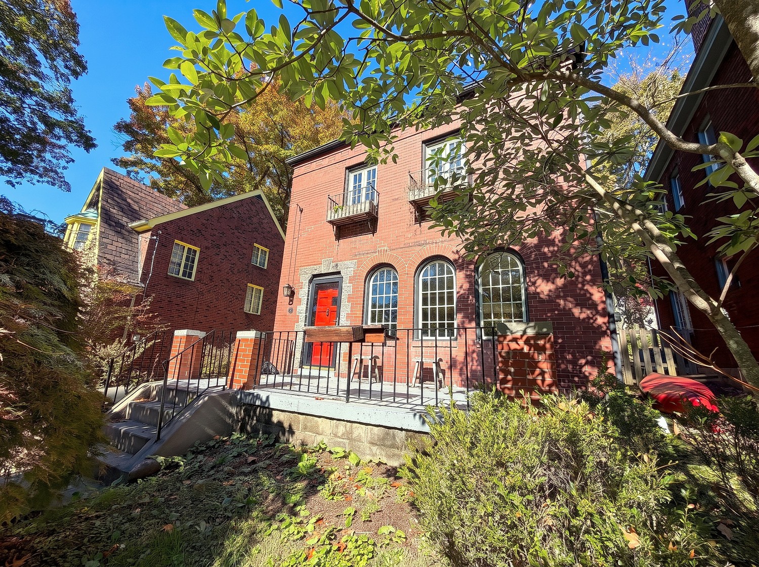 Exterior of 104 Race Street, Pittsburgh, PA 15218