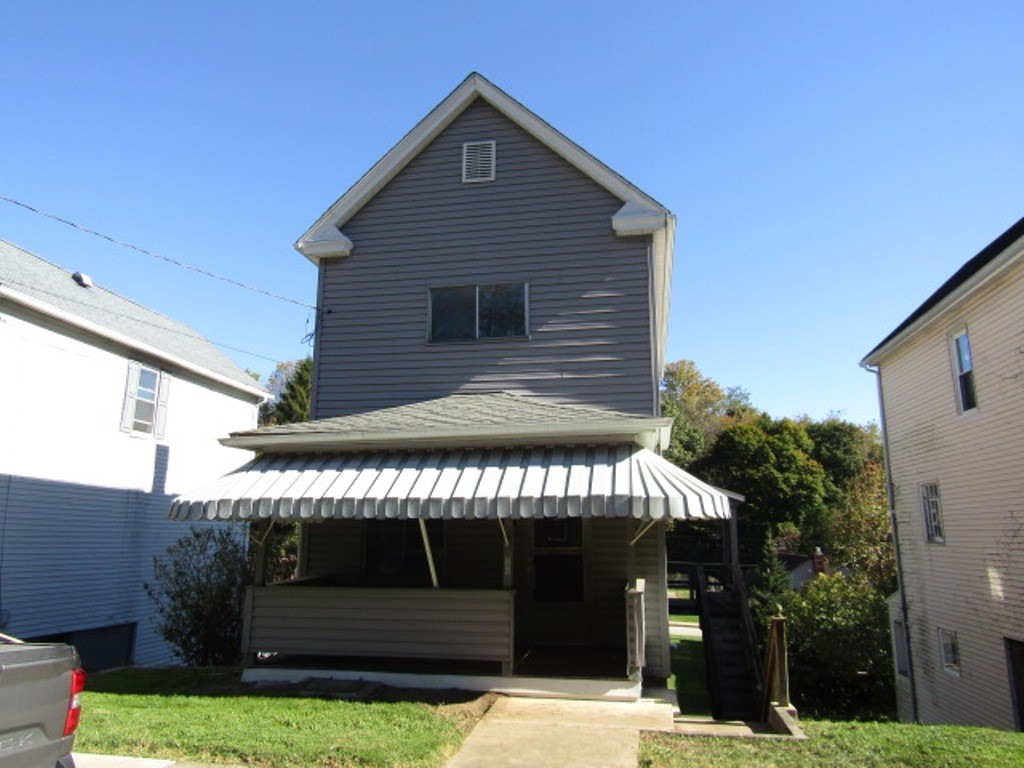 Exterior of 700 Sellers Ave, Jeannette, PA 15644