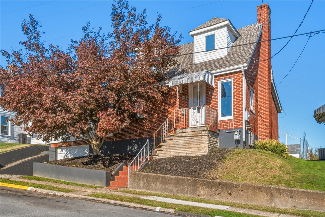 Exterior of 202 Oakland Ave, Charleroi, PA 15022