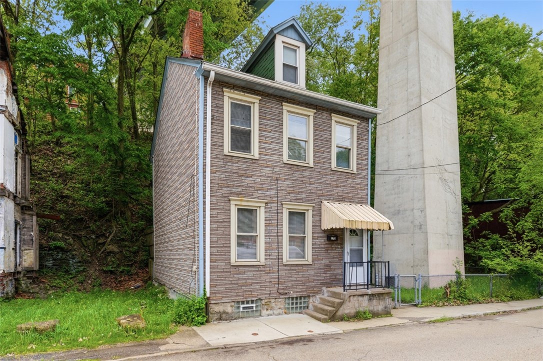 Exterior of 175 Lecky Ave, Pittsburgh, PA 15212
