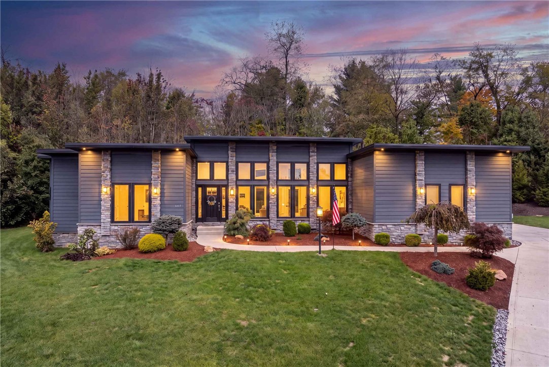 Exterior of 105 Harvest Cir, Venetia, PA 15367