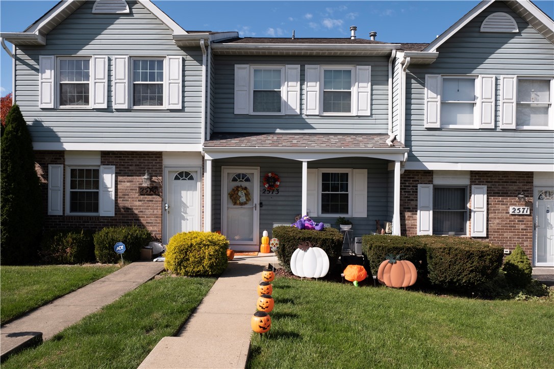 Exterior of 2573 Hawthorne Dr, Oakdale, PA 15071